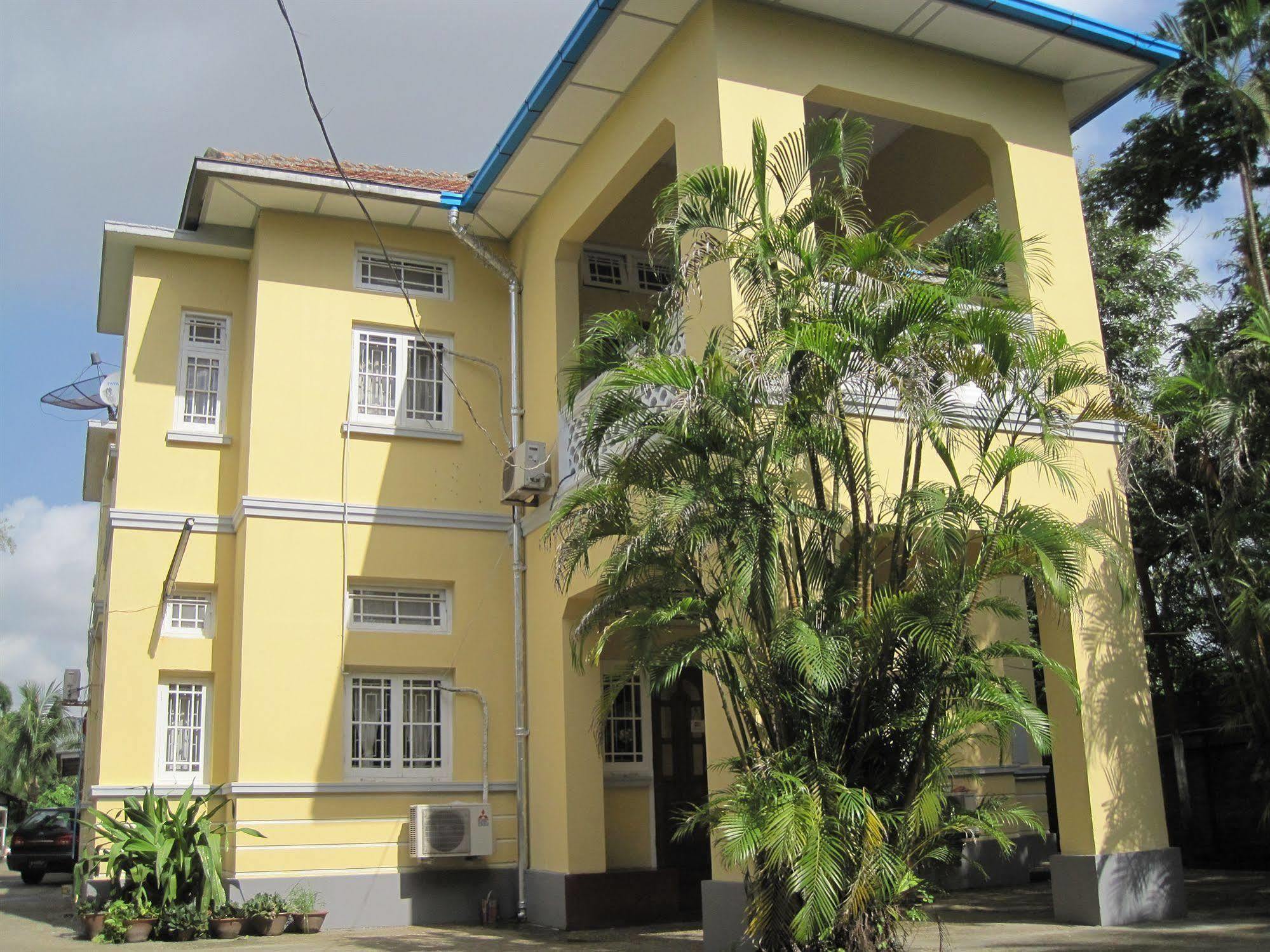 Golden Guest Inn Yangon Exterior photo