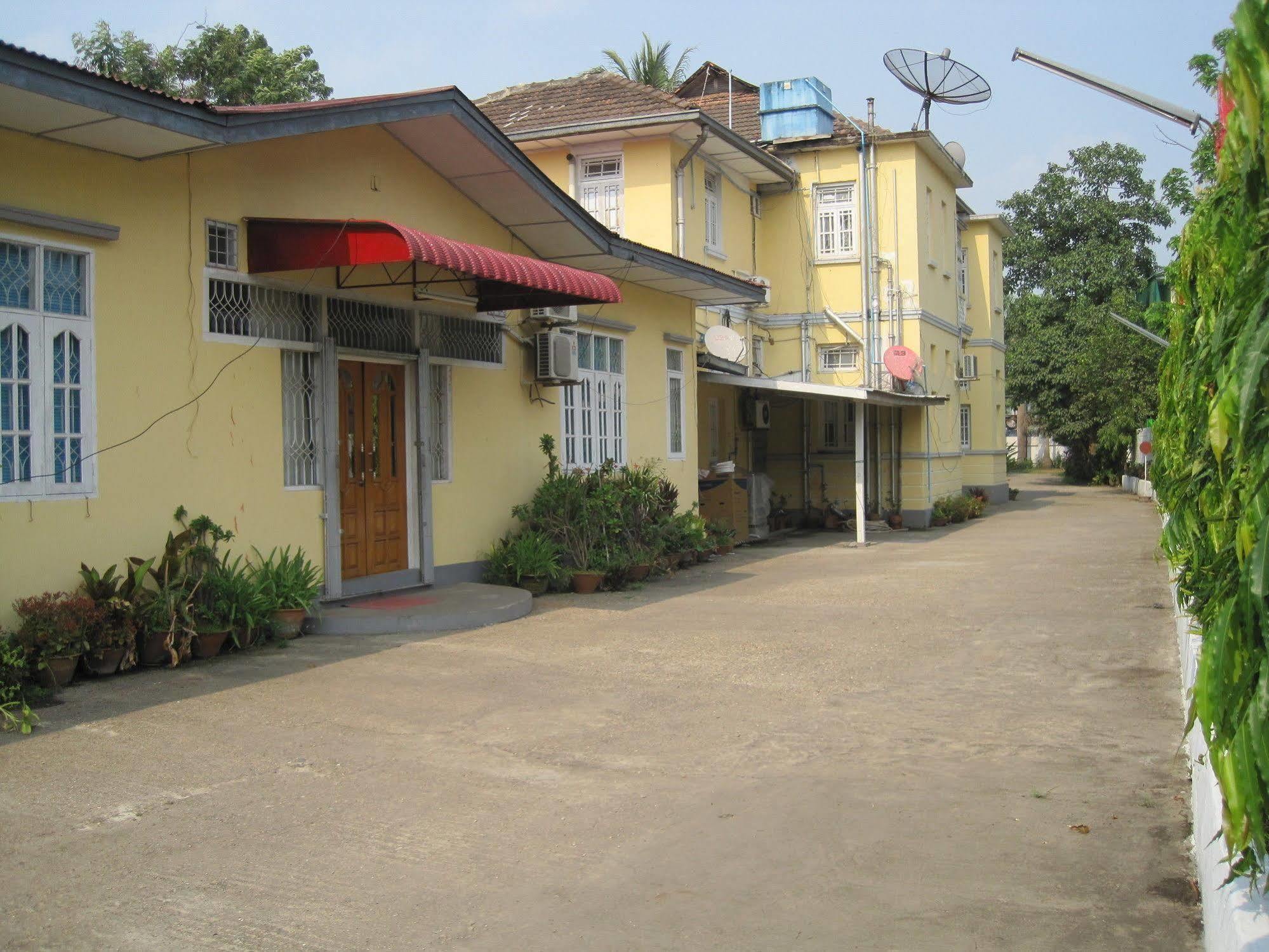Golden Guest Inn Yangon Exterior photo
