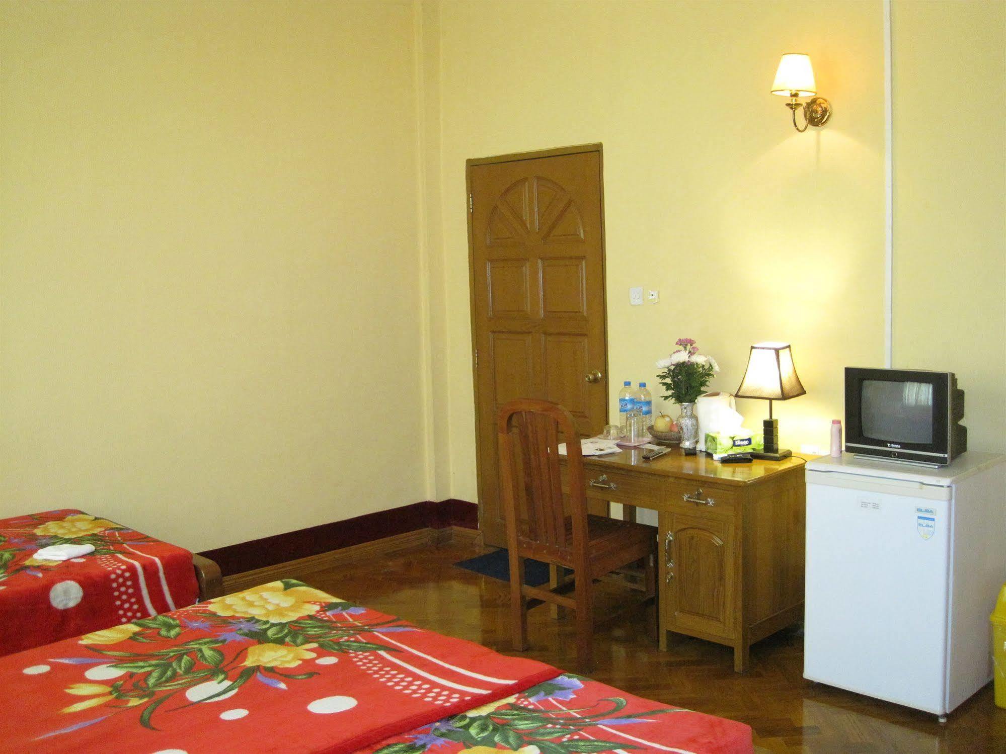 Golden Guest Inn Yangon Exterior photo