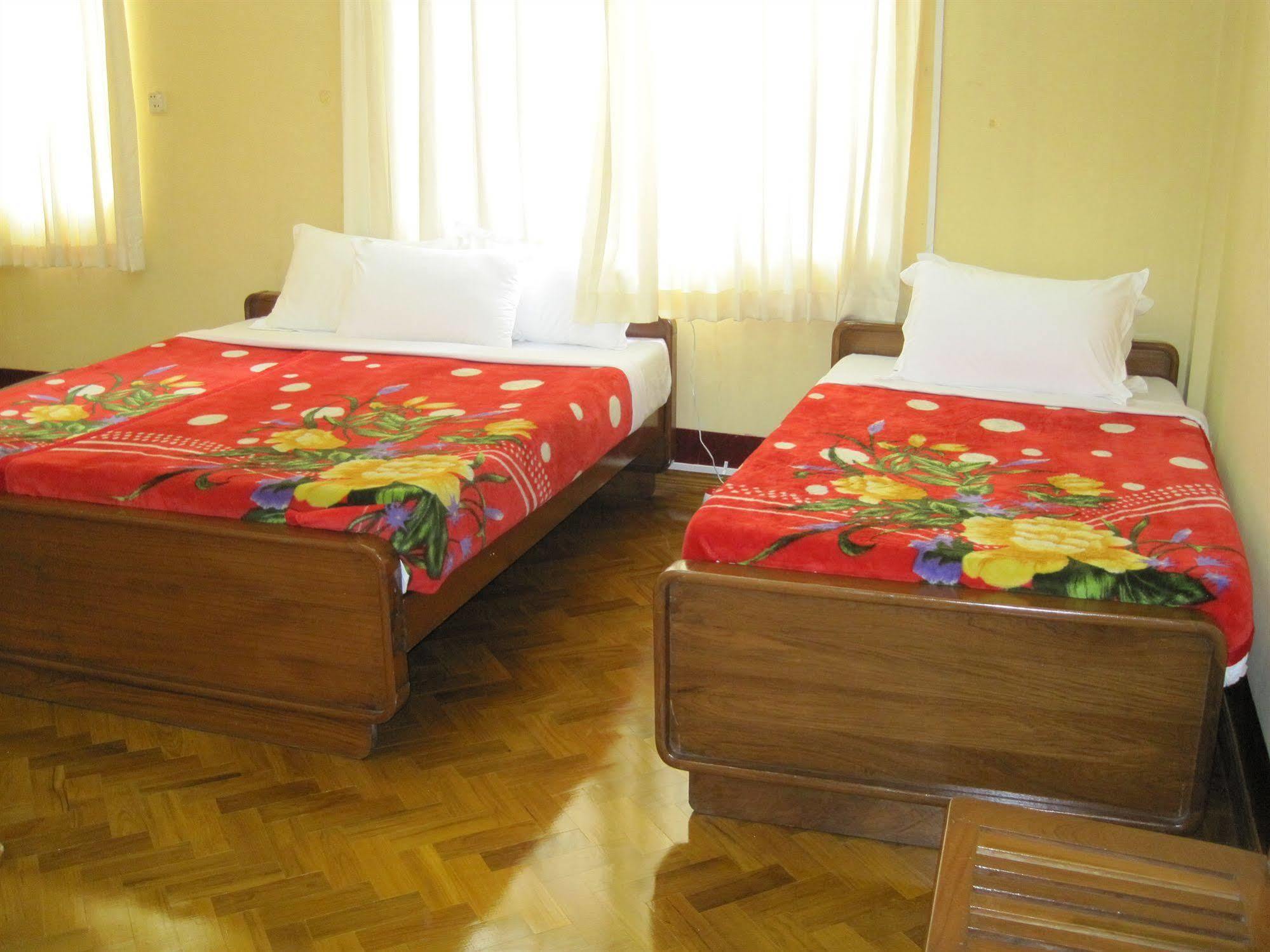 Golden Guest Inn Yangon Exterior photo